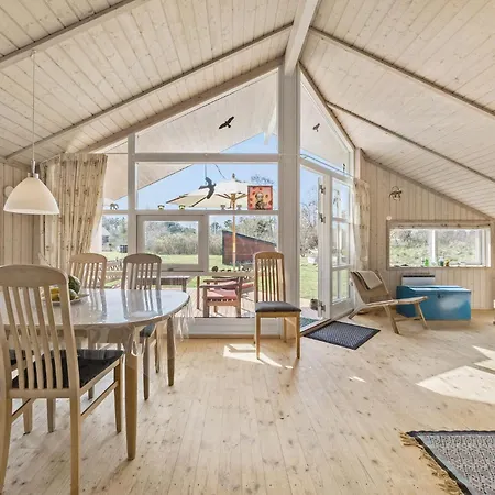 2 Bedroom Cozy In