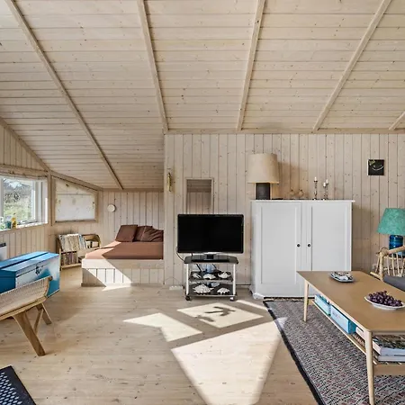 2 Bedroom Cozy In Martofte