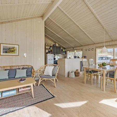 2 Bedroom Cozy In Martofte