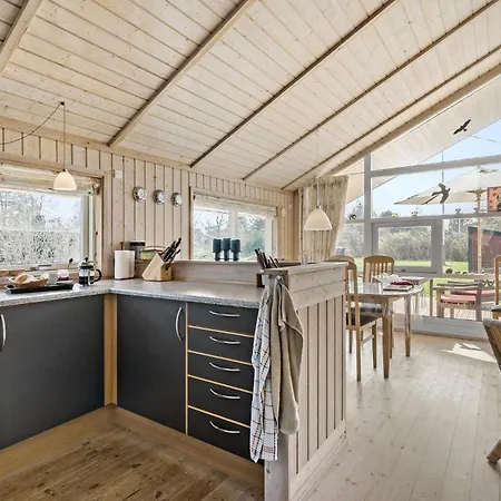 2 Bedroom Cozy In Martofte